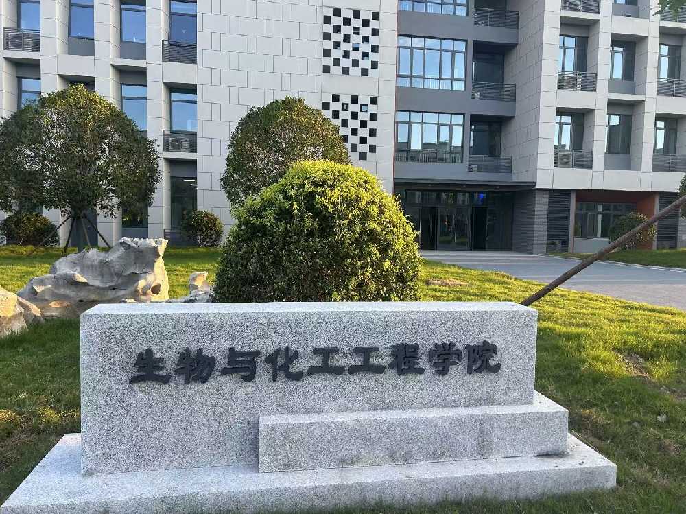 临潼区扬州职业大学体育场高杆灯项目